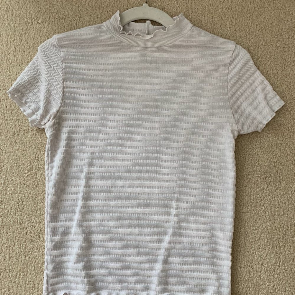 Short sleeve mock-neck top